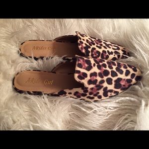 Chic Leopard Print Mules 🐆